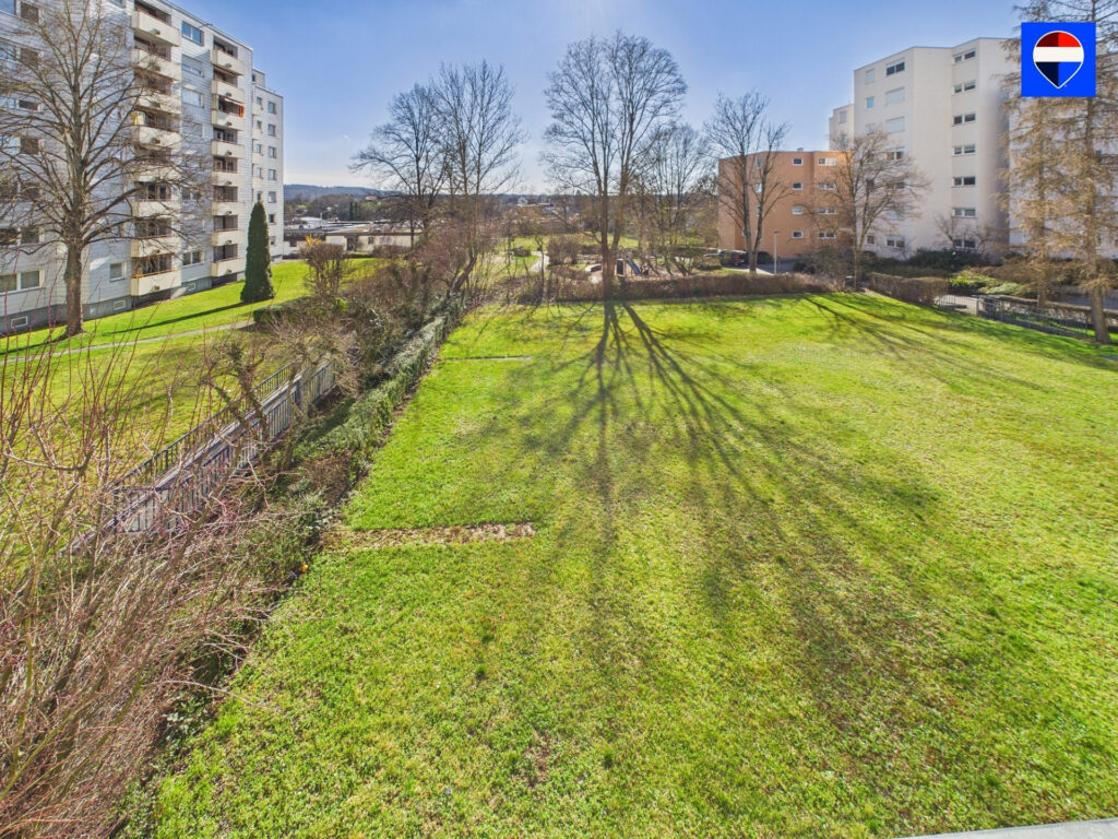 3,5-Zimmer-Wohnung mit Balkon und Garage im 1. Obergeschoss
